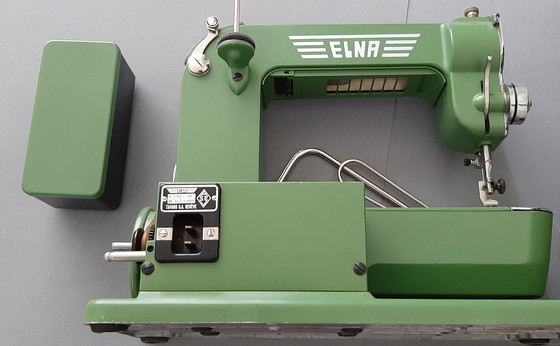 Image 1 of Industriële Vintage Naaimachine Elna "Grasshopper"