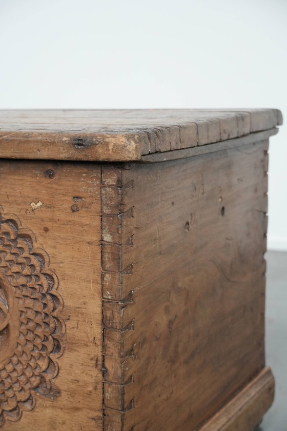 Image 1 of Antique Spanish chest made of walnut wood with beautiful carvings