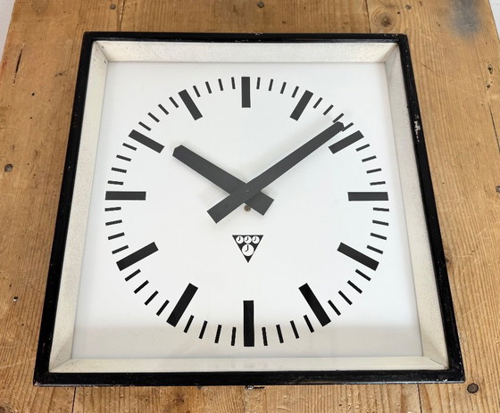 Image 1 of Zwarte industriële vierkante wandklok van Pragotron, jaren 70