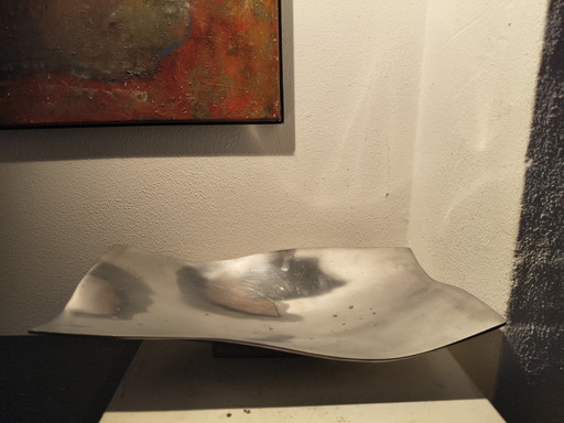 Ciotola scultura in alluminio con onda modernista dal design vintage