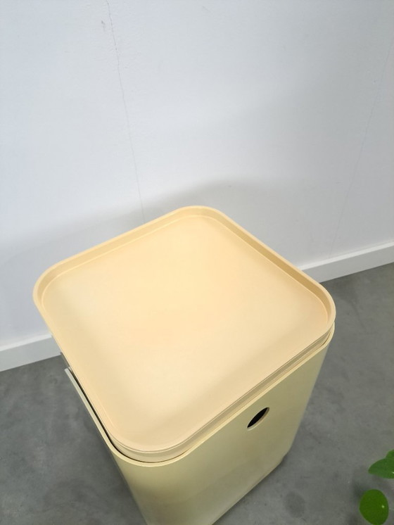 Image 1 of Cestino portaoggetti in plastica di design, portabiancheria Kartell, Anna Castelli Italia