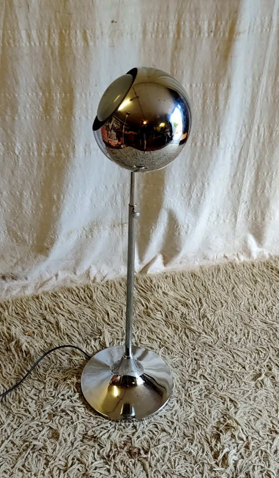 Eye-Ball Type Space-Age Style Table Lamp - 70s – Metal (photo 4 of 12)