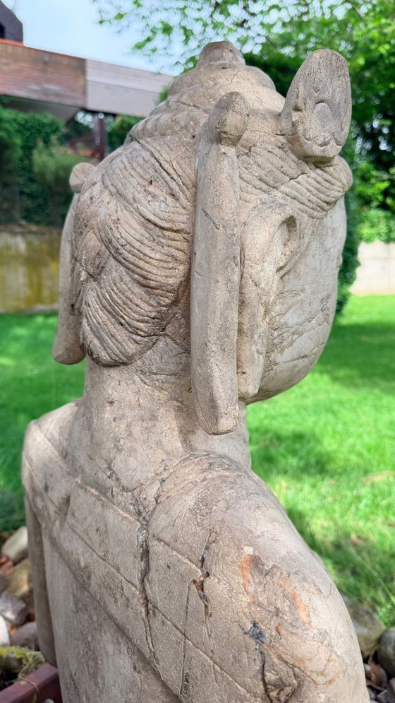 Image 1 of Monumentale Indonesische Tempelfiguur à Natuursteen – Java de Bali – 19e Eeuw