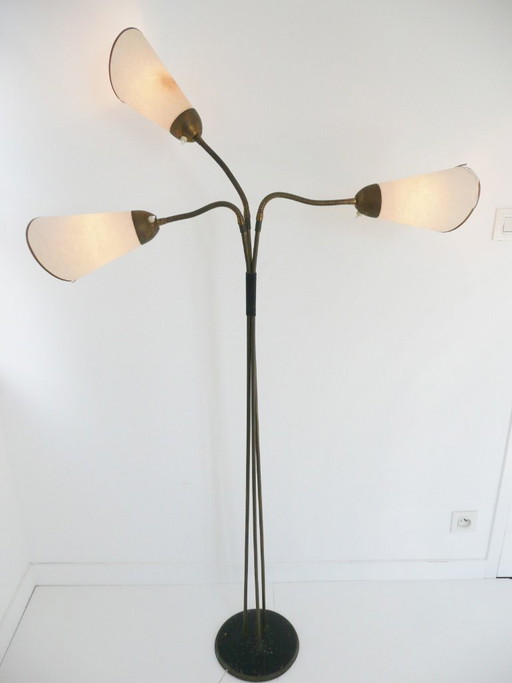 Typische vloerlamp uit de jaren 50 met 3 flexibele armen, vintage design, mid-century.