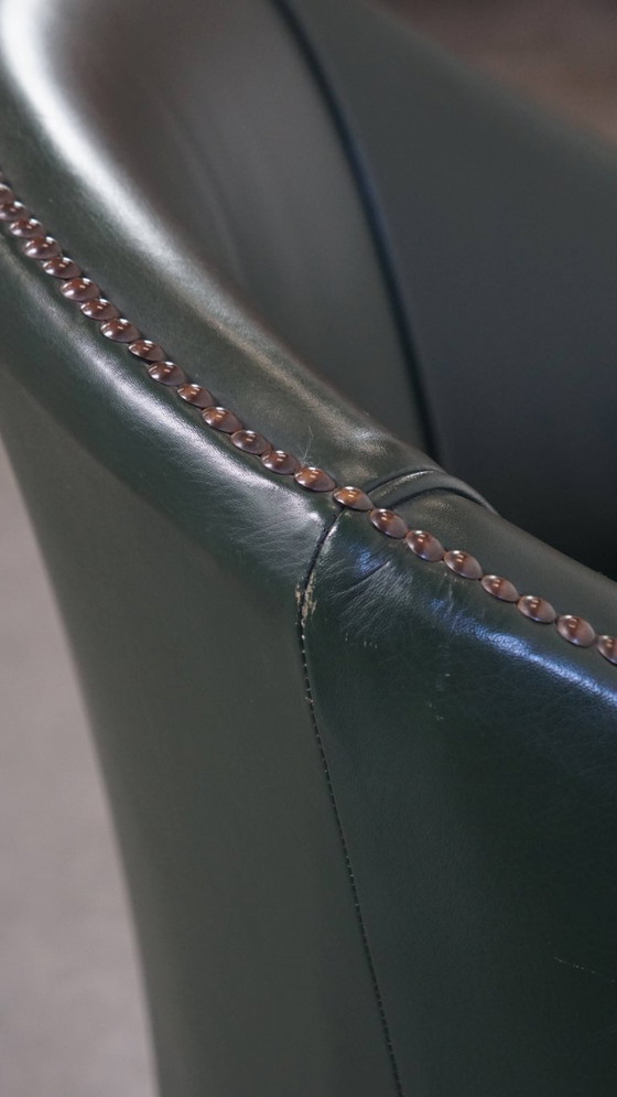 Image 1 of Beistell-/Ess-/Bürostuhl aus grünem Rindsleder und Holz im englischen Stil