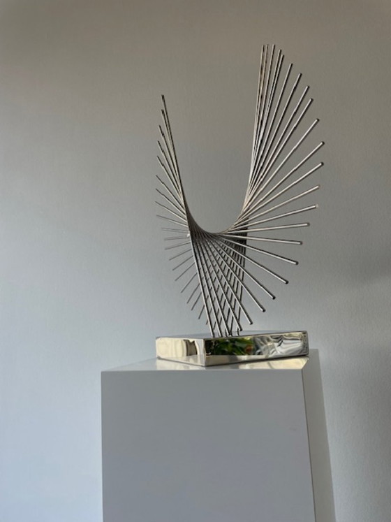 Image 1 of Scultura futuristica in filo di cromo: oggetto astratto modernista