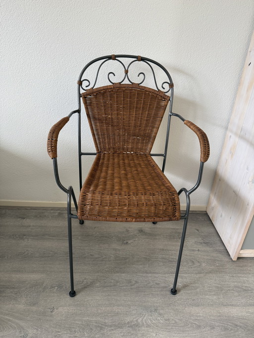 Set van 2 smeedijzeren stoelen met gevlochten rotan 