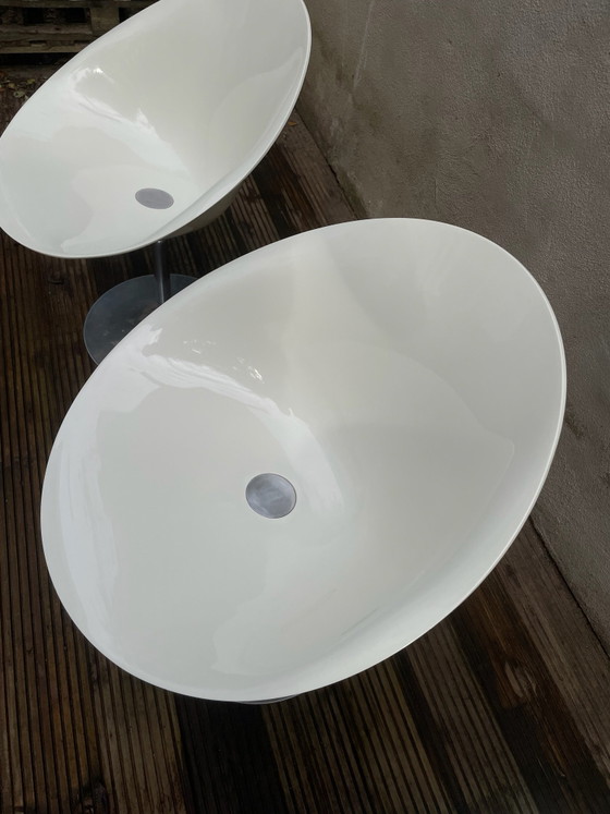 3x Kartell Ero|S| (Eros) Chaises pivotantes, Philippe Starck, Aluminium, Plastique, Blanc (photo 7 sur 10)