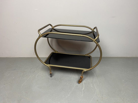 Elegante carrello bar in ottone e vetro nero di metà secolo, prodotto da Grünstadt, Germania, anni '50. (photo 2 of 15)