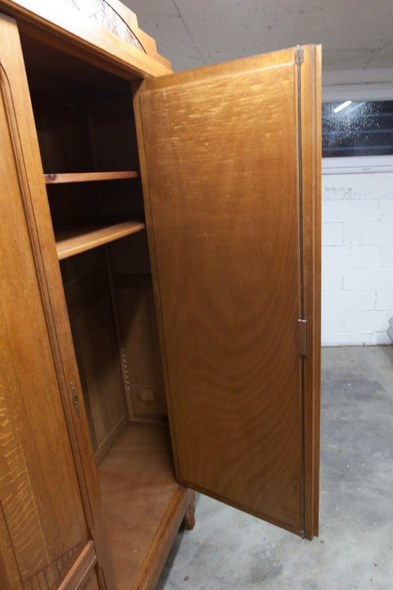 Image 1 of Armadio Art Déco in rovere intagliato - bottega fiamminga circa 1930