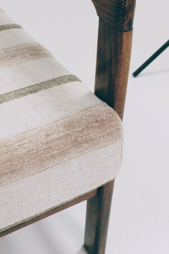 Image 1 of Vintage fauteuil naturel Lin beige wit gestreept houten frame 1965 mcm design