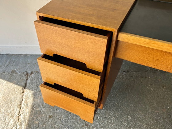 Image 1 of Zeldzame compacte kaptafel of bureau met klapspiegel uit het midden van de 20e eeuw, ontworpen door John & Sylvia Reid voor Stag