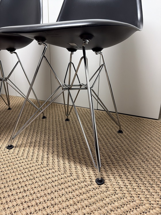Image 1 of 5x Vitra Eames DSR stoel verchroomd onderstel, DEEP Black