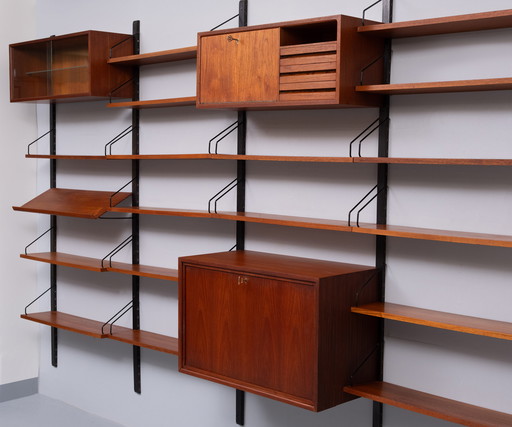 Groot Poul Cadovius Teak Wall System