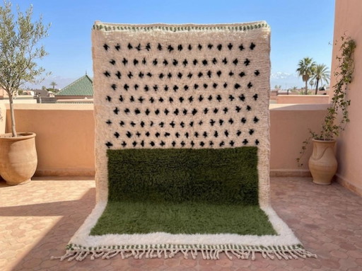 Alfombra bereber marroquí decorada, 250 cm x 150 cm.