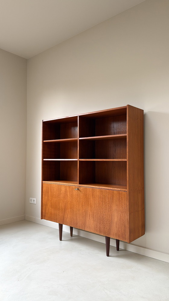 Image 1 of Mobiletto/libreria in legno d'epoca