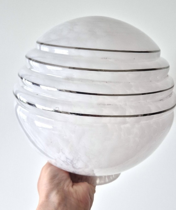 Image 1 of Französische Art-Deco-Glaskugel-Pendelleuchte – 1930er Jahre