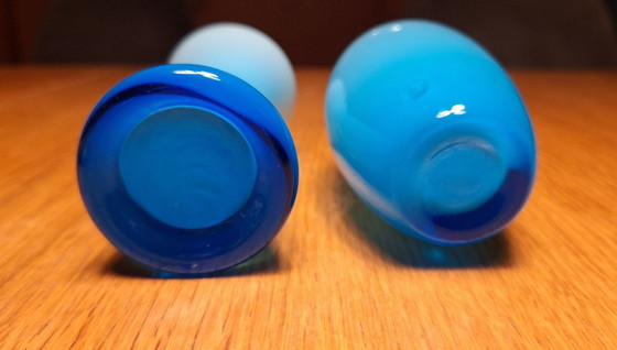 Duo blauer mundgeblasener Miniaturvasen, Glas (Foto 6 von 6)