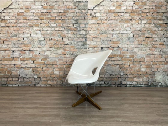 Image 1 of Vitra La Chaise