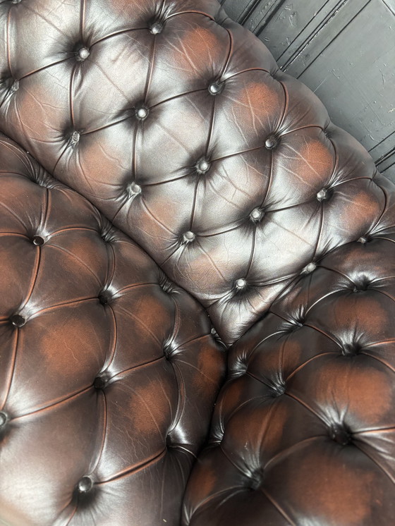 Image 1 of Divano Chesterfield in stile inglese con bottoni