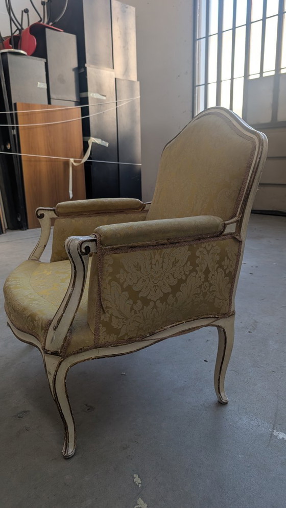 Image 1 of Coppia di poltrone Bergere in legno laccato con lumeggiature in oro sedile