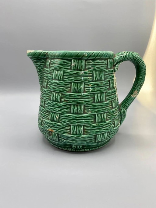 Digoin Sarreguemines Green Slipware Jug with Basketweave Pattern, Model 7308 – servies