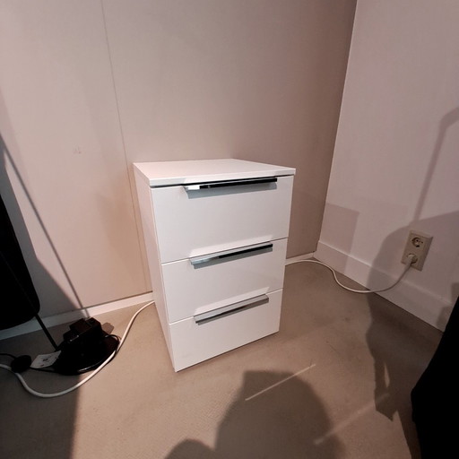 Mesita de noche Nolte Consuelo 700 blanco polar 3 cajones