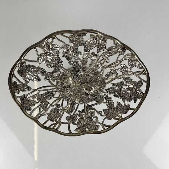 Openwork metal bowl with vine leaf and grape motif, 20th century. – Decorative Objects, Vintage (photo 6 of 11)