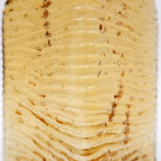 Image 1 of Vintage karaf in amberkleurig golvend Italiaans Empoli glas met ronde stop