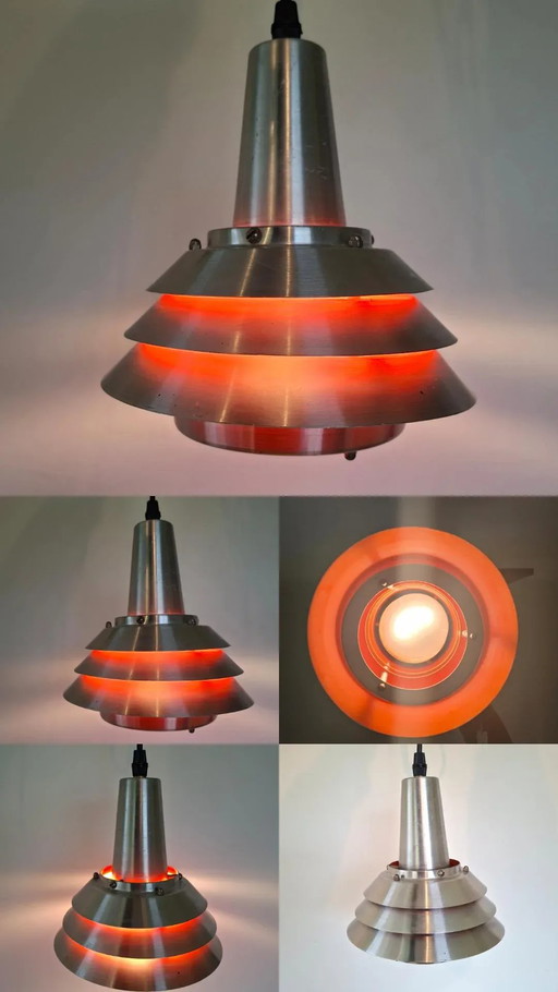 Schöne kleine orangefarbene dänische Space Age-Lampe im Vintage-Stil