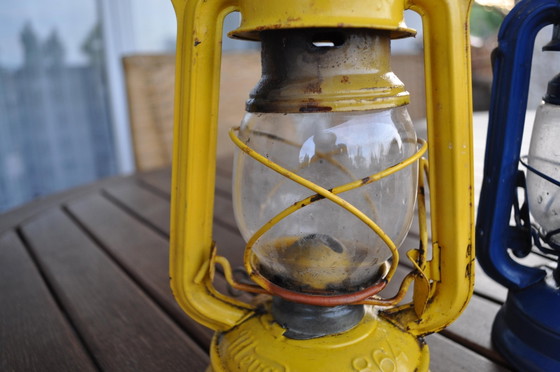 Lampade a olio ungheresi gialle e blu, anni '60, set di 2 – Lampade da tavolo, Metallo, Vetro, Rustic (photo 5 of 5)