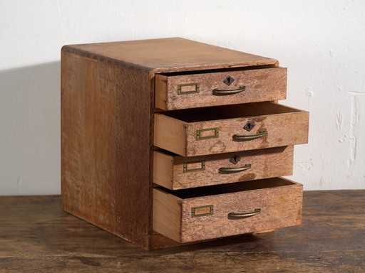 Cassettiera da scrivania giapponese in rovere e pino rosso, periodo Mid-Showa, c. 1945–1970