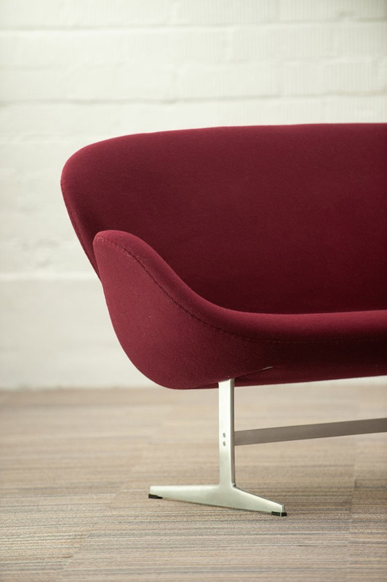 Image 1 of Fritz Hansen Schwanen-Sofa, 2-Sitzer