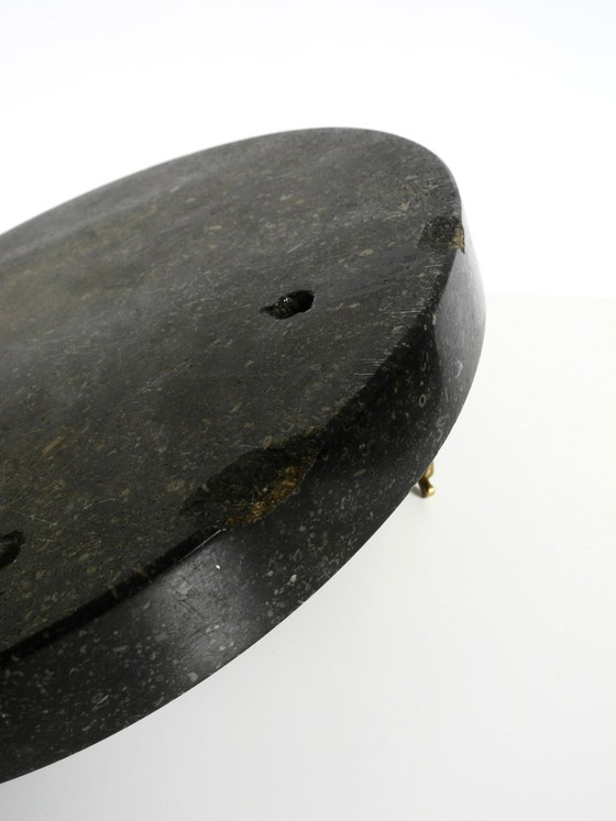 Image 1 of Wunderschönes, großes Tablett aus schwarzem Granit mit einem Pfau aus Messing, um 1920