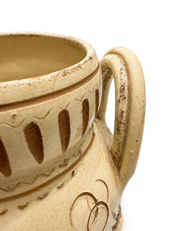 Image 1 of Vintage Italiaanse keramische vaas uit de jaren 1950/60 - Archaïsche griffioenversiering - W.1180