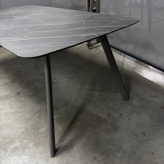 Table talk 5.0 – Bert Plantagie, Esstische (photo 4 of 5)