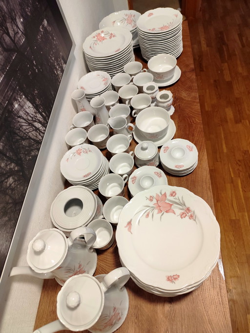 Mitterteich (Bavaria) – Large porcelain dinner & coffee service – 107 pieces – Floral décor