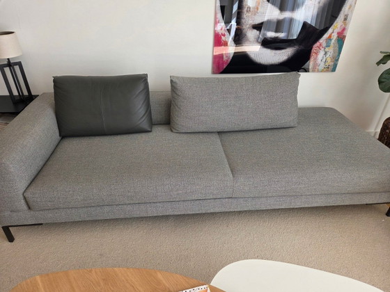 Design On Stock Lounge Sofa 2.60 Mtr. Hellgrau Mit 1 Lederkissen Anthrazit Und 1 Stoffkissen Wie Sofa – Metal (photo 2 of 6)