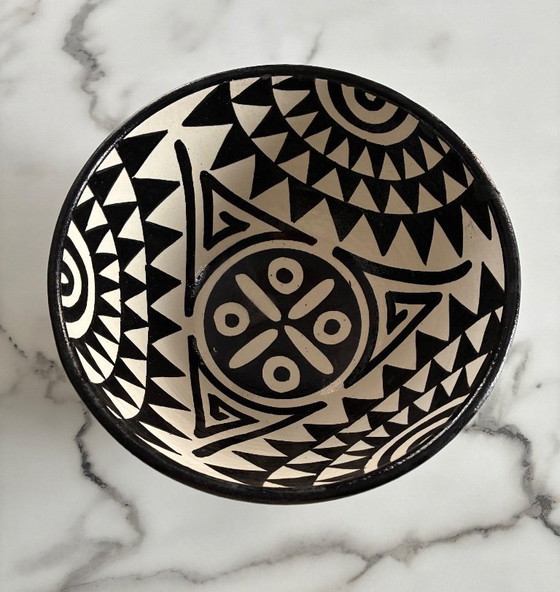 Image 1 of Zwart-witte keramische saladekom met etnisch patroon