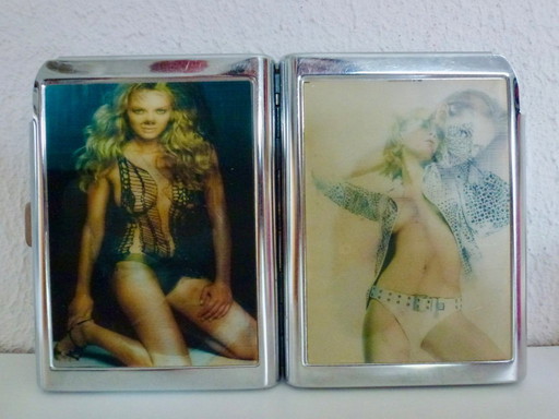 Vintage metal cigarette case with 4 Pin-Up images in 3-D.