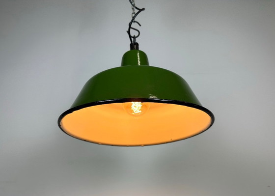 Image 1 of Lampe industrielle en émail vert de Zaos, années 1960
