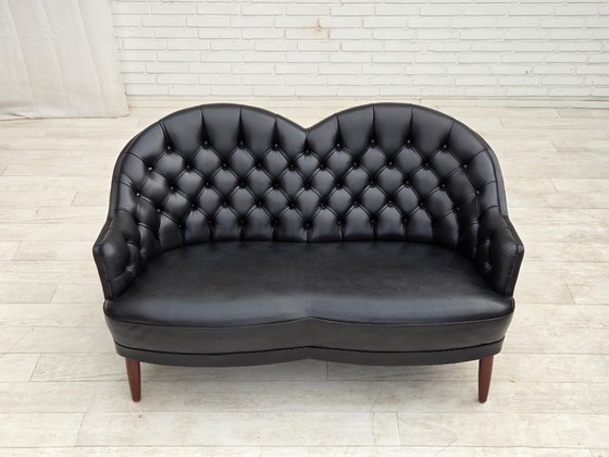 Skandinavisches Sofa aus den 1960er Jahren, bezogen mit schwarzem Möbelleder. – 2 Sitzer Sofas, Wood (photo 6 of 18)