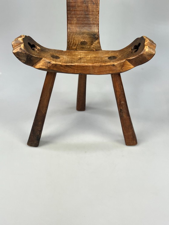 Image 1 of Antico sgabello / sedia spagnola a treppiede. Brutalista