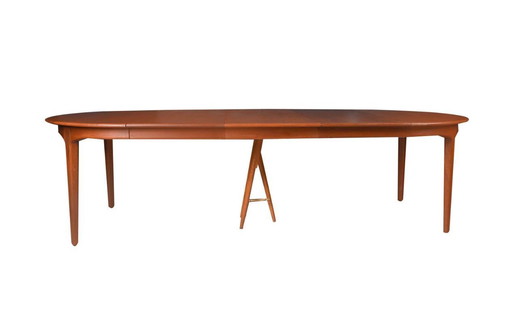 Large extendable Danish teak dining table model 62 by Henning Kjaernulf for Sorø Stolefabrik 1960.