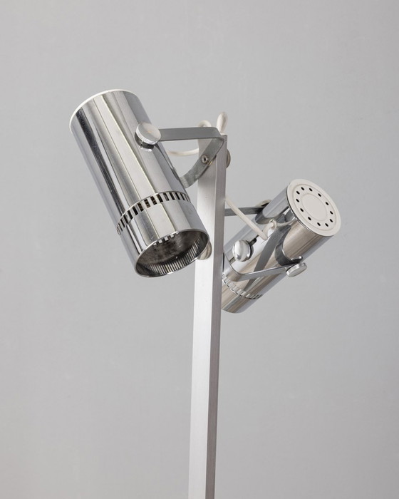 Image 1 of Vintage 70s metalen vloerlamp met twee lampen Italiaans ontwerp