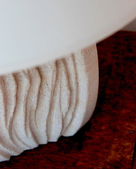 Image 1 of Elegante tafellamp in Gardsteen gesneden in de stijl van Albert Tormos