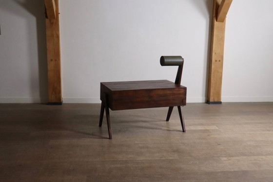 Bureau van Pierre Jeanneret met geïntegreerde lamp, Chandigarh, jaren 1950 – Wood (photo 3 of 18)