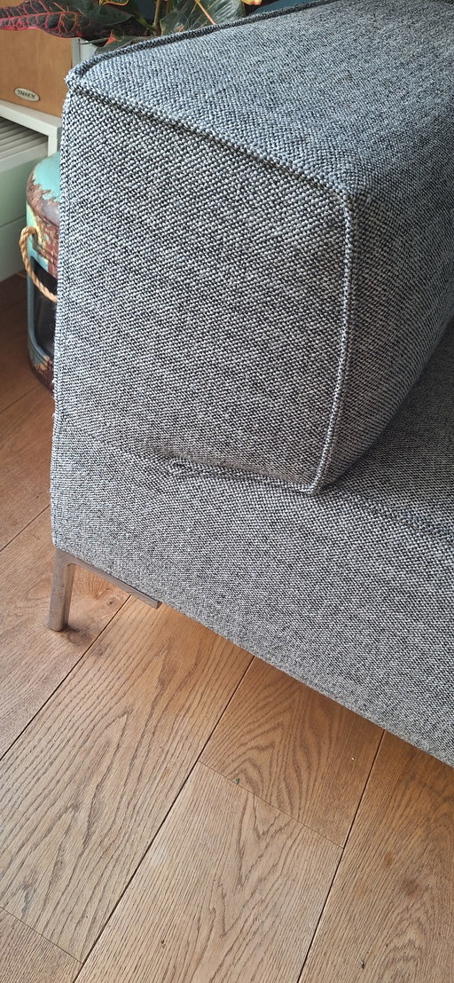 Bloq Love seat Design sur stock avec pieds en alu