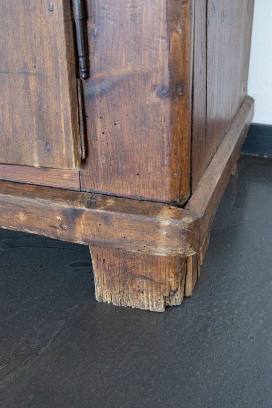 Image 1 of 19e - eeuwse boerenkast – massief grenen