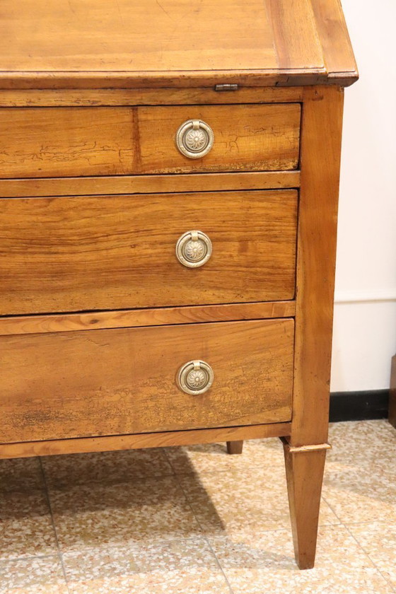 Image 1 of Cómoda antigua de nogal, Italia Siglo XVIII